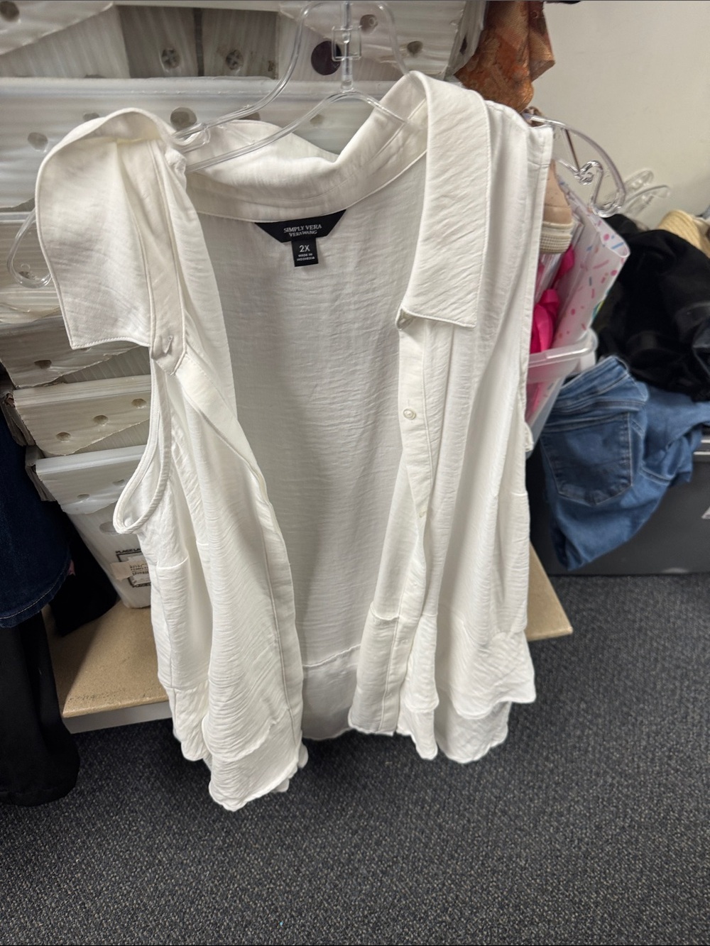 Simply Vera sleeveless button down M // 080321
